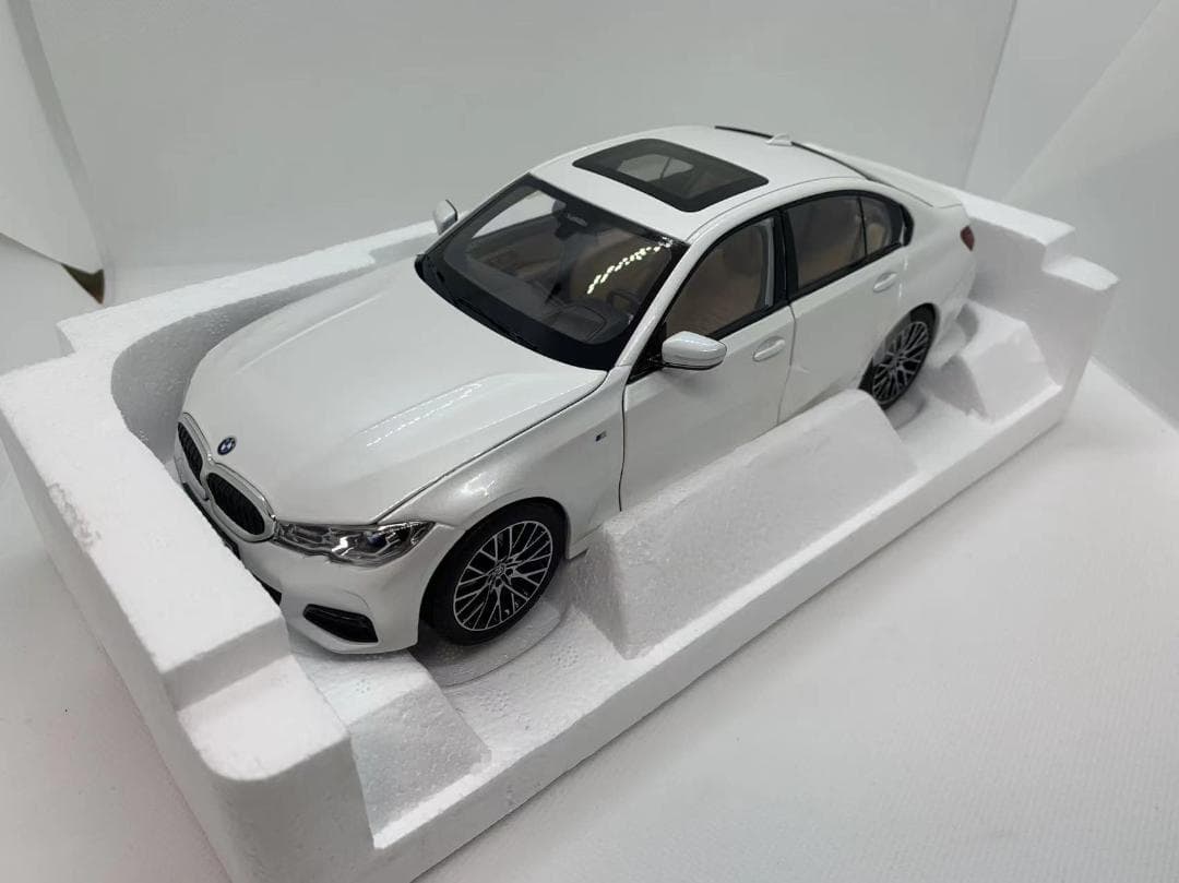 201-001 ノレブ 1/18 BMW 330i 2019 White