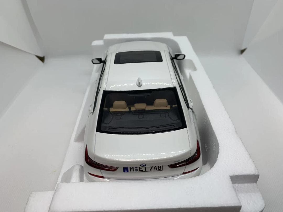 201-001 ノレブ 1/18 BMW 330i 2019 White