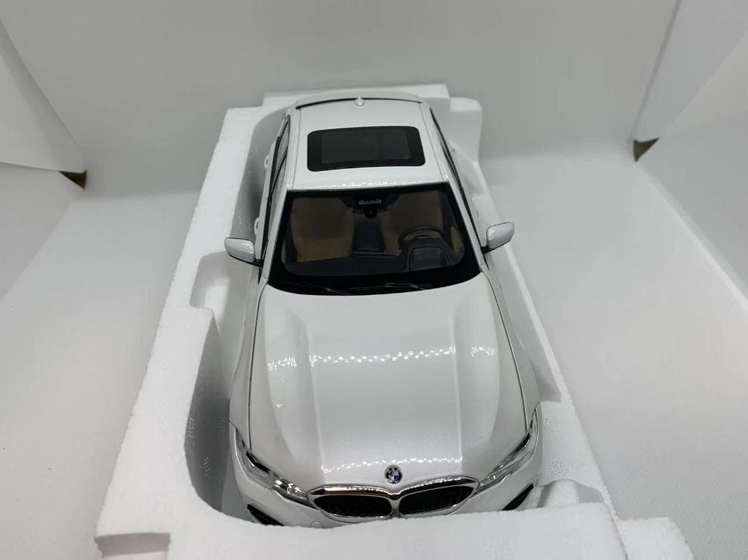 201-001 ノレブ 1/18 BMW 330i 2019 White