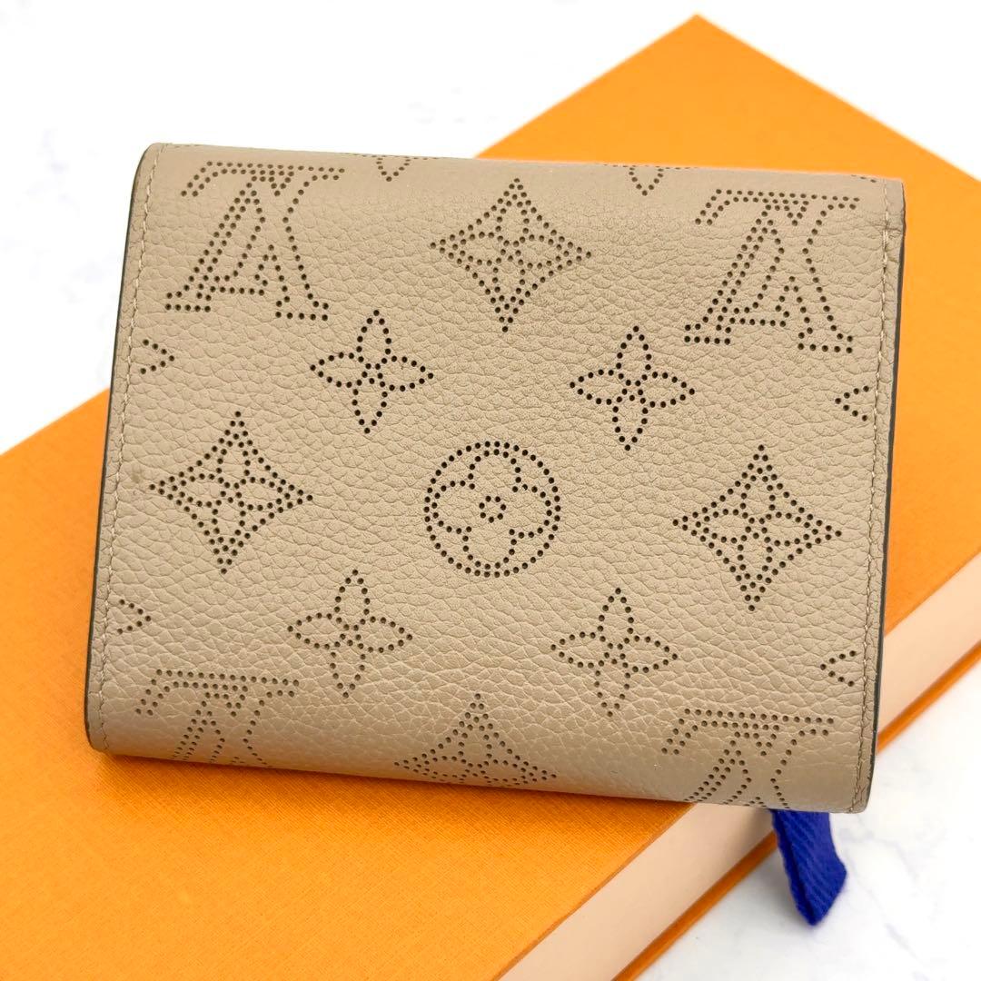 【最高級美品】ルイヴィトン マヒナ イリス コンパクト 二つ折り財布 ベージュ