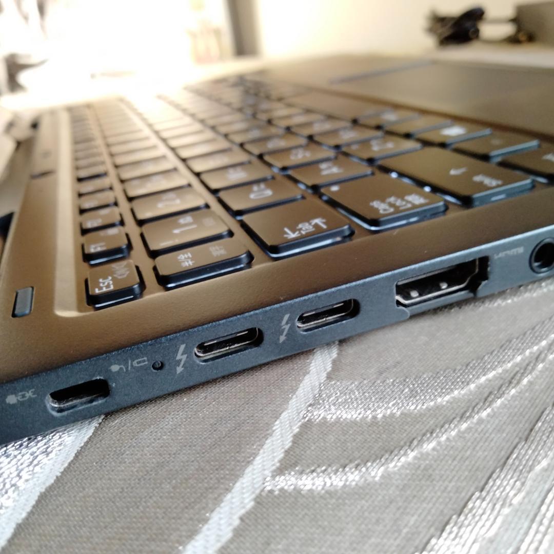 ▷タッチ▷V83HS 11世代 i5 16G 256G 1920＊1080 東芝