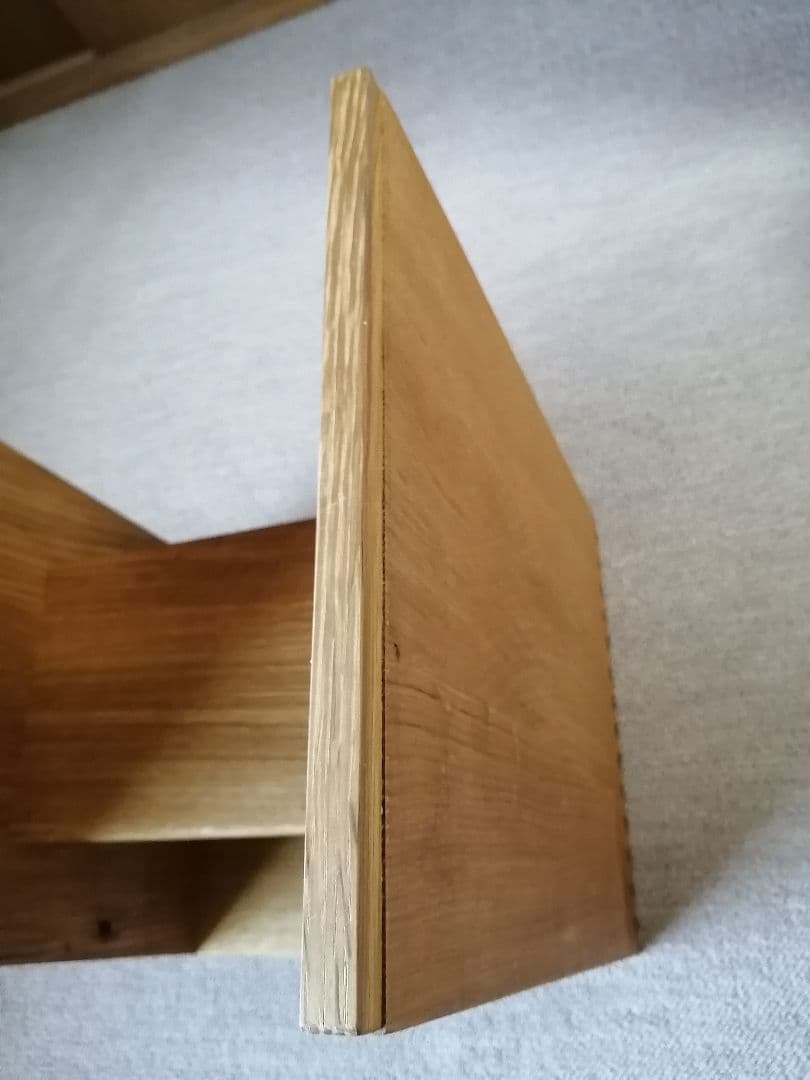 サイド・テーブル、スツール