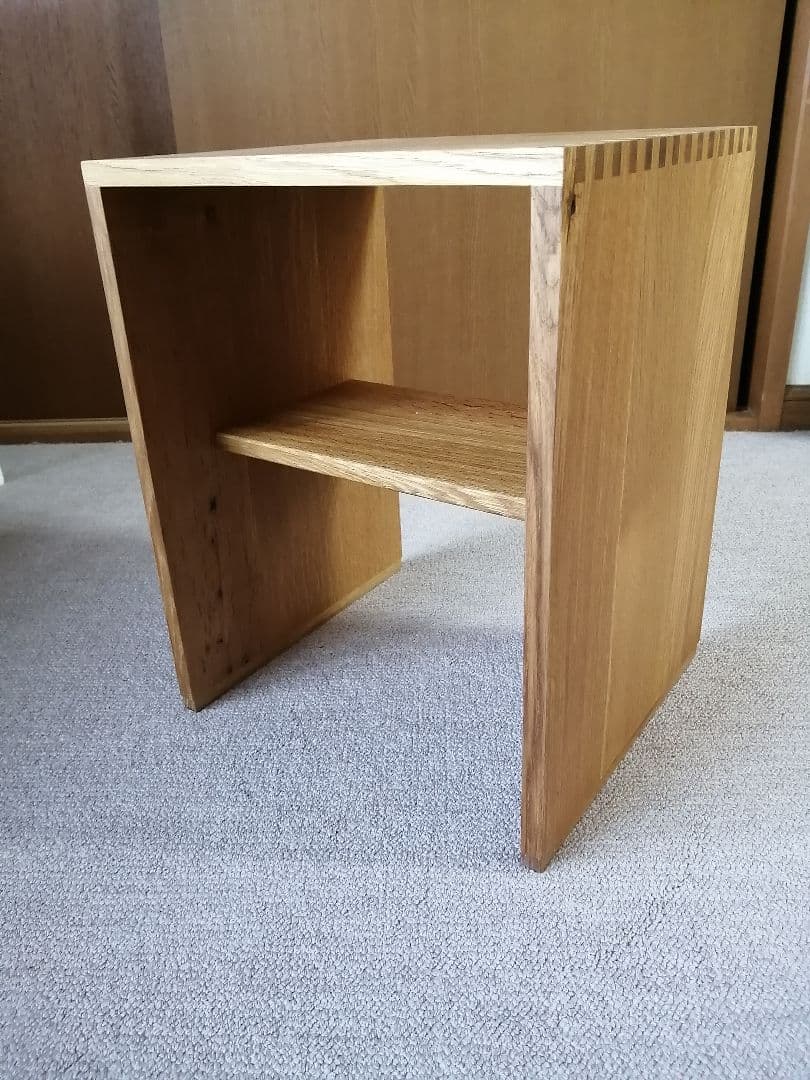 サイド・テーブル、スツール