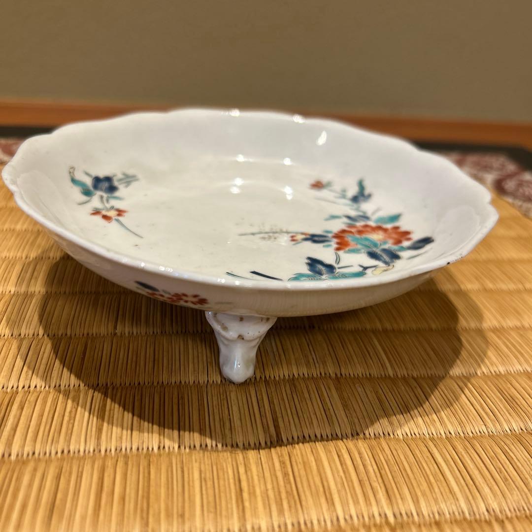 脚付き花陶器皿