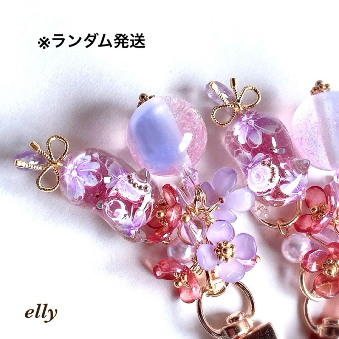 【ひな様】1625.天然石　水晶　和柄　牡丹　じゃれ猫　レジン　キーホルダー