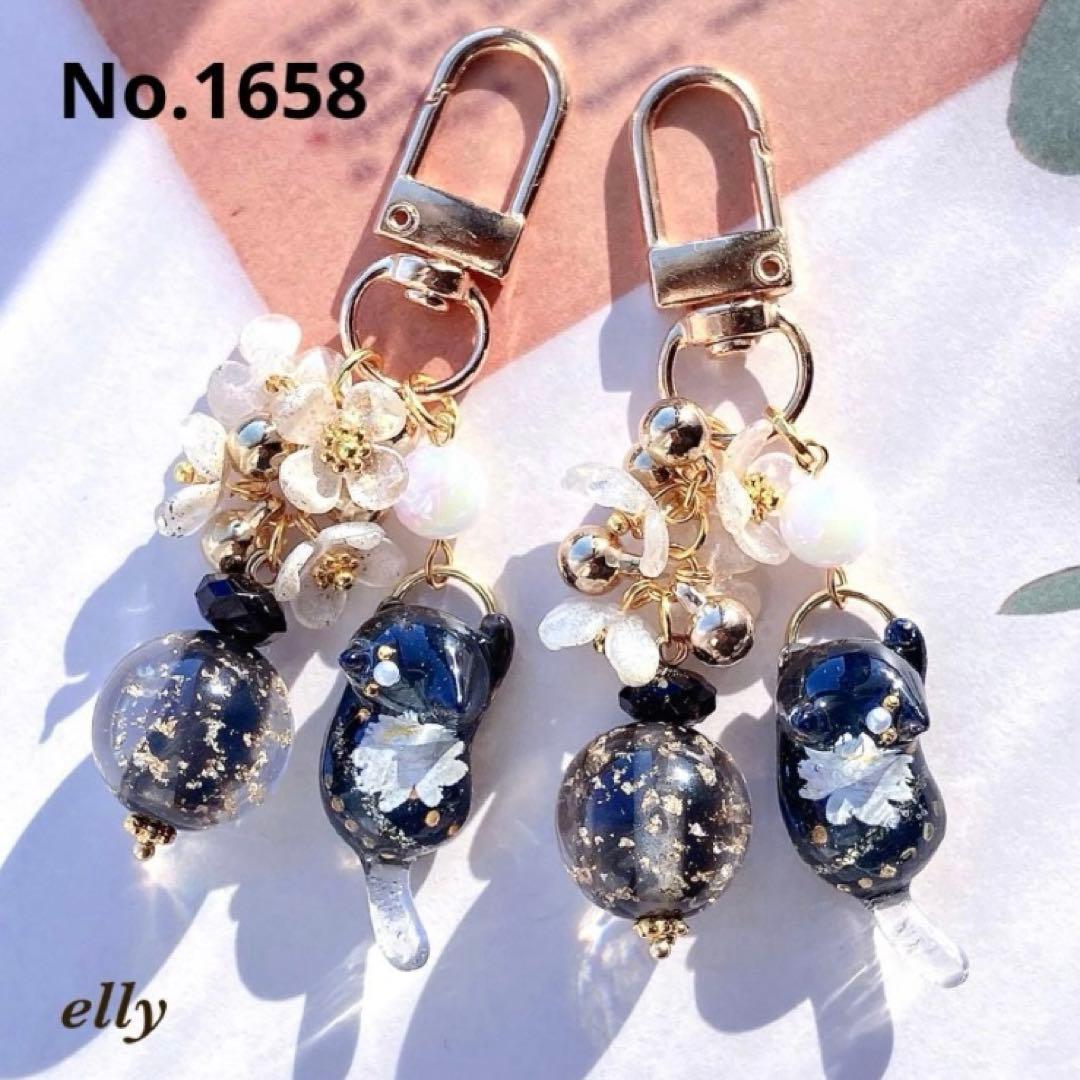 【ひな様】1625.天然石　水晶　和柄　牡丹　じゃれ猫　レジン　キーホルダー