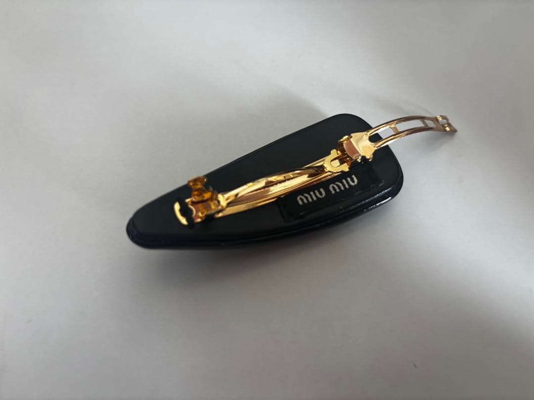 miu miu パテントレザーヘアクリップ 黒　箱無し