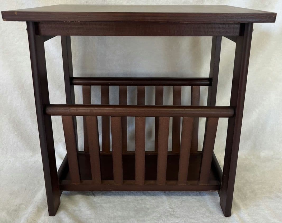 マガジンラック付き　サイドテーブル　アンティーク　木製　ダークブラウン