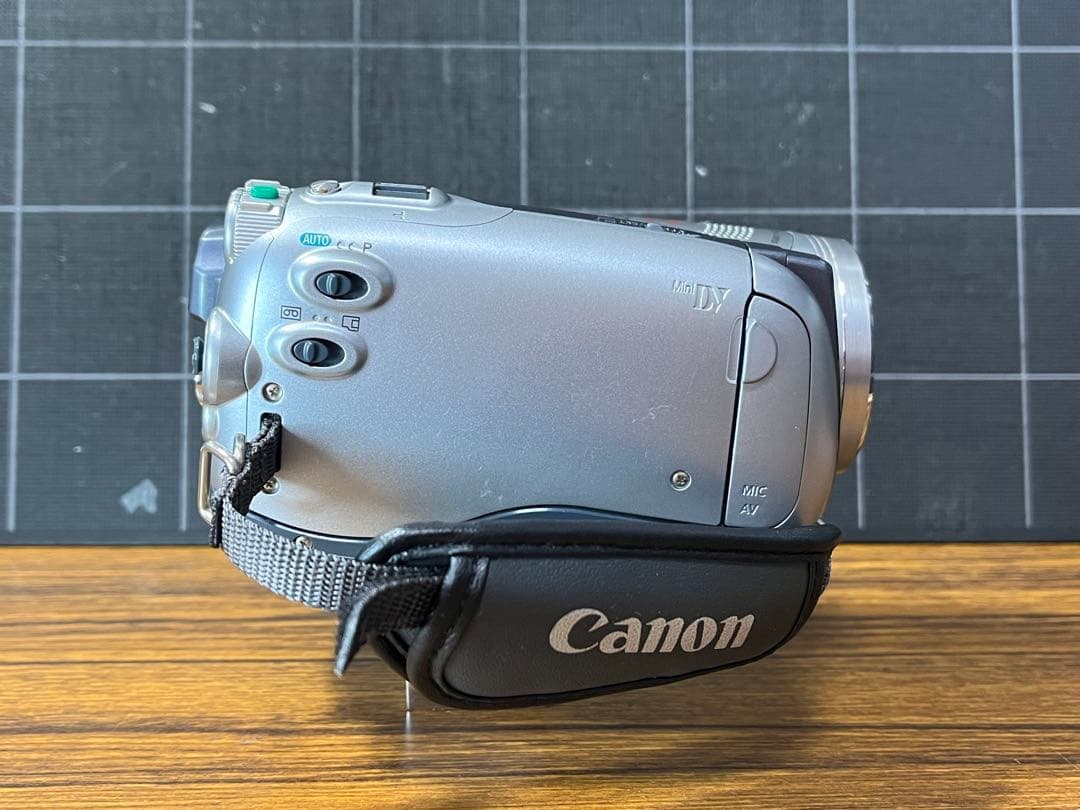 2007年製　Canon iVIS HV20 ビデオカメラ