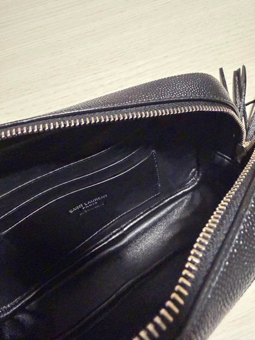 YVES SAINT LAURENTルー レザー Vステッチ ショルダーバッグ