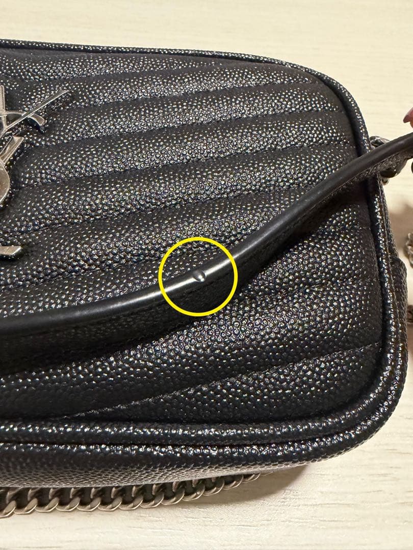 YVES SAINT LAURENTルー レザー Vステッチ ショルダーバッグ