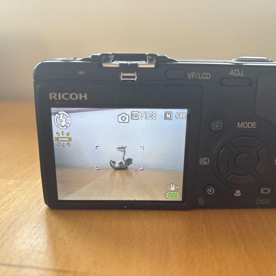 ジャンク品　RICOH Caplio GX100 デジタルカメラ