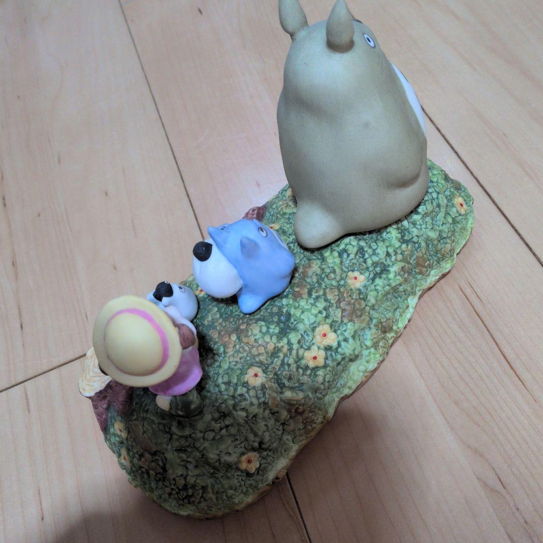 ジブリ作品となりのトトロオルゴール置物。