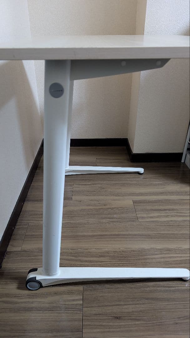 【大幅値下げ！】【引き取り割あり】オカムラ ライブス テーブル 800mm