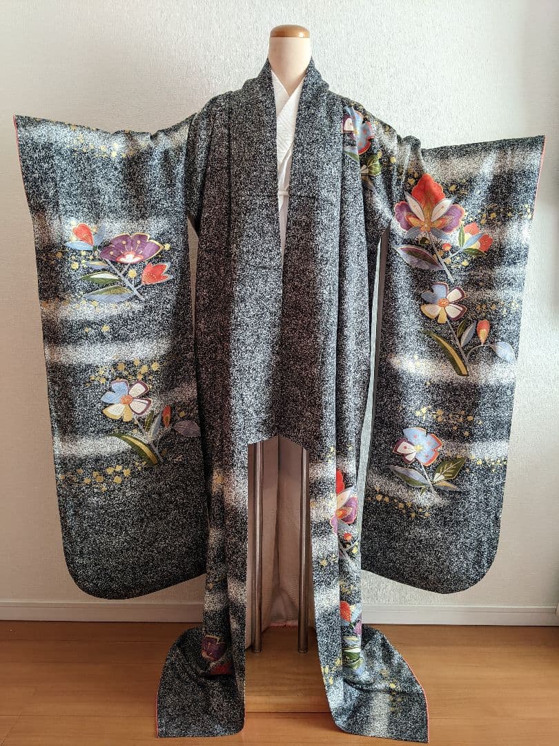 ■✨豪華お振袖✨【作家物 舞花文 たたき染め 金彩 正絹 グレー】成人式 結婚式