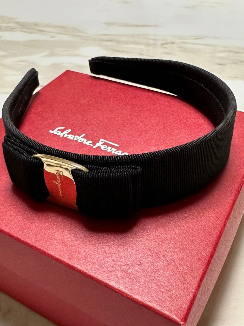 keiran【新品未使用】Ferragamo ヴァラ　ヘアバンド 現行品