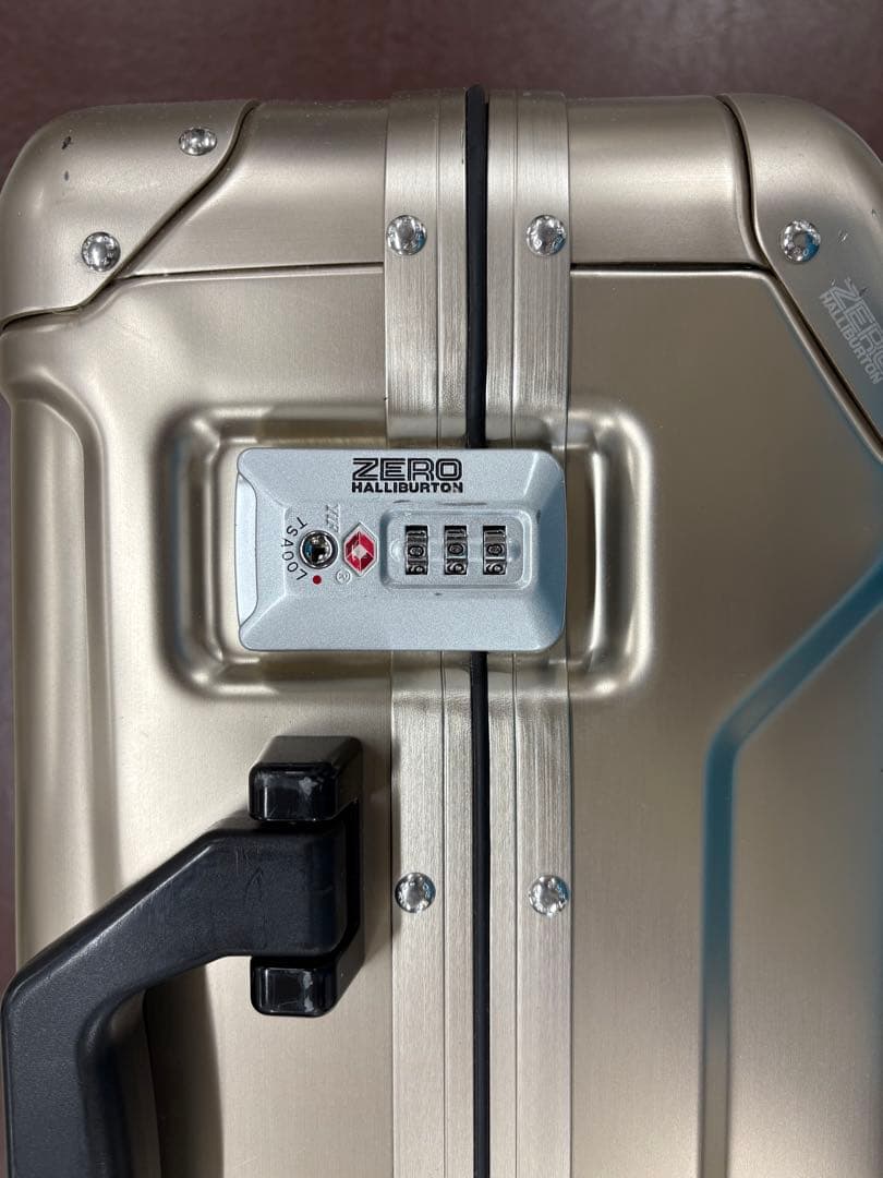 セール‼️ ゼロハリバートン　ジオ3.0 アルミ　キャリー 中古　正規品　4輪