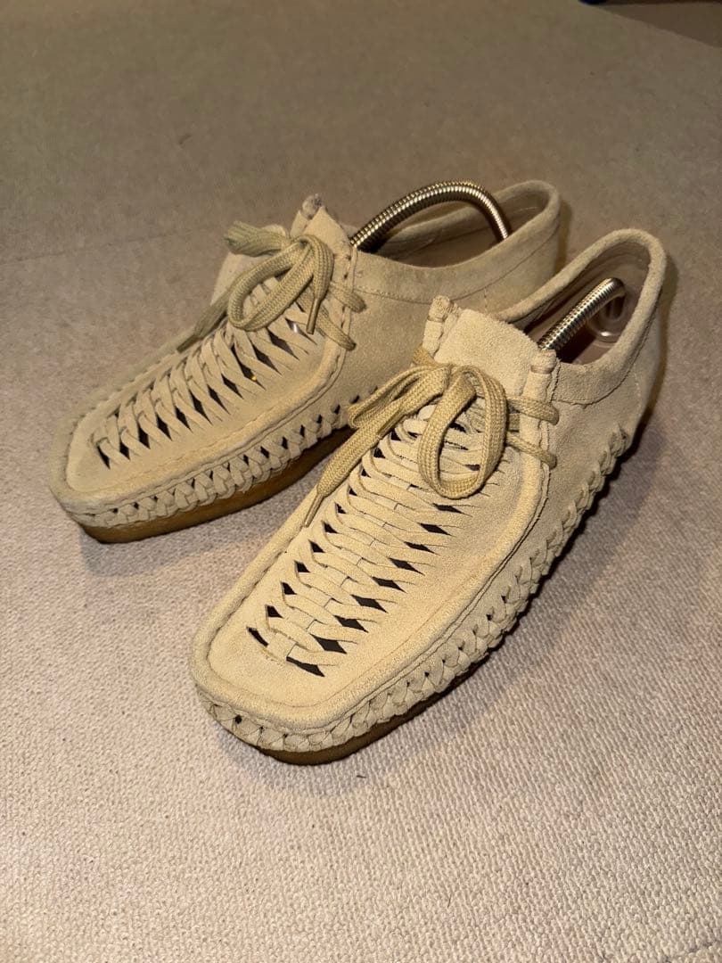 靴 clarks supreme wallabee