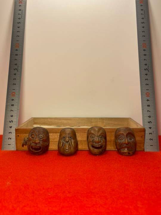 小さい陶器のお面