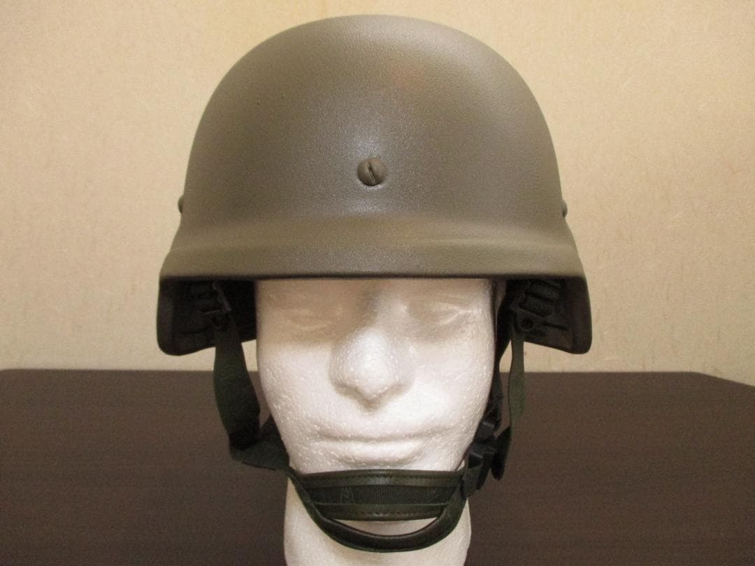 未使用　中国軍　QGF03　03式ヘルメット　軍用ヘルメット　防弾ヘルメット