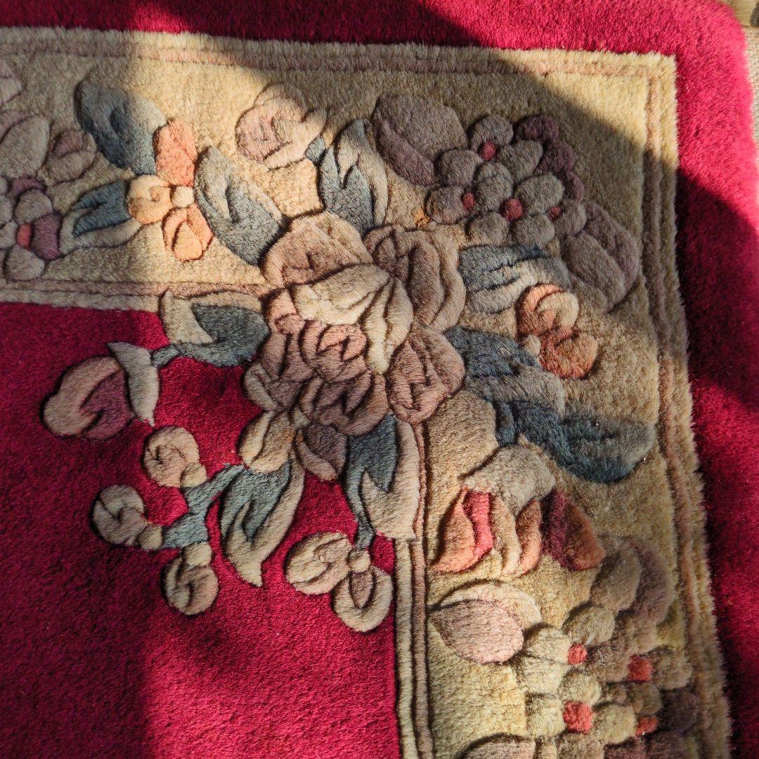 緞通 段通 絨毯 肉厚 花柄 房あり　厚さ約2cm 綺麗なワインレッド