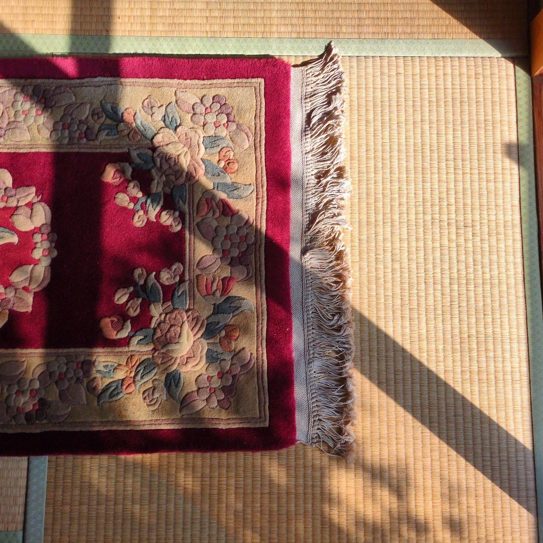 緞通 段通 絨毯 肉厚 花柄 房あり　厚さ約2cm 綺麗なワインレッド