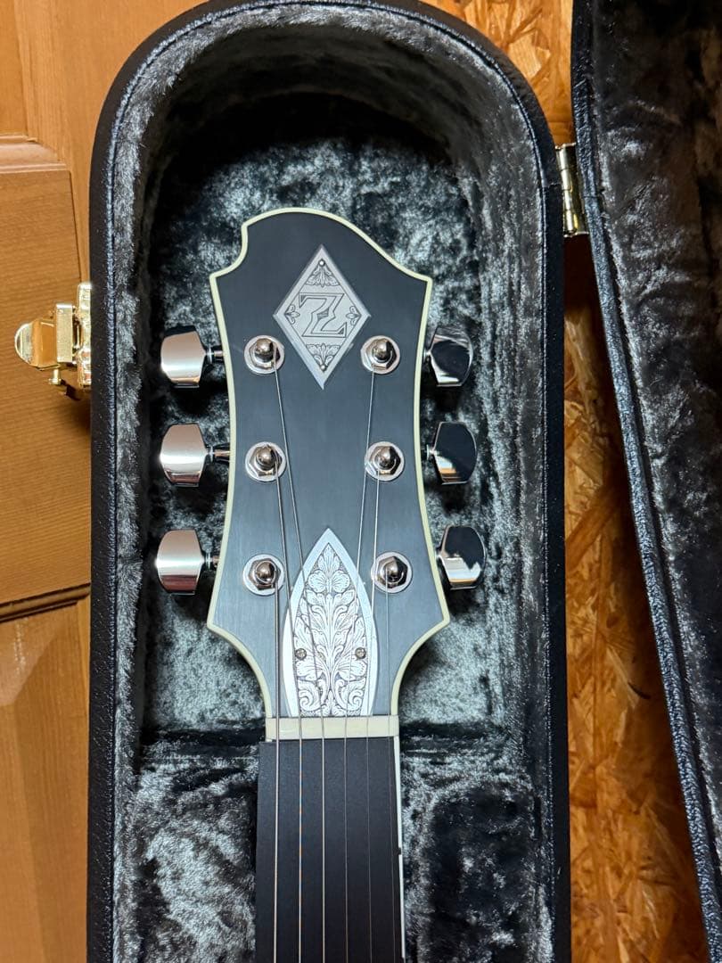 ゼマイティス l Fronts Aces & Eights, Black