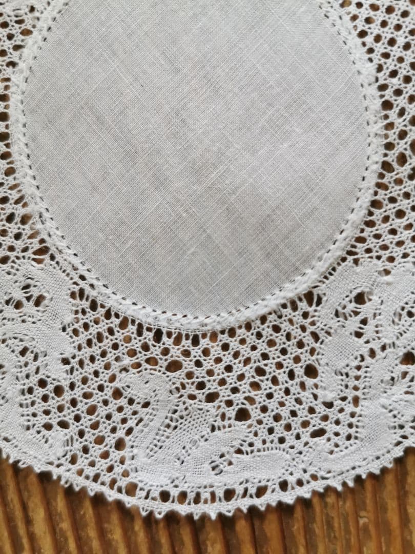 アンティーク ベルギー 透かしボビン編みレースドイリー 4羽の白鳥 フランダース