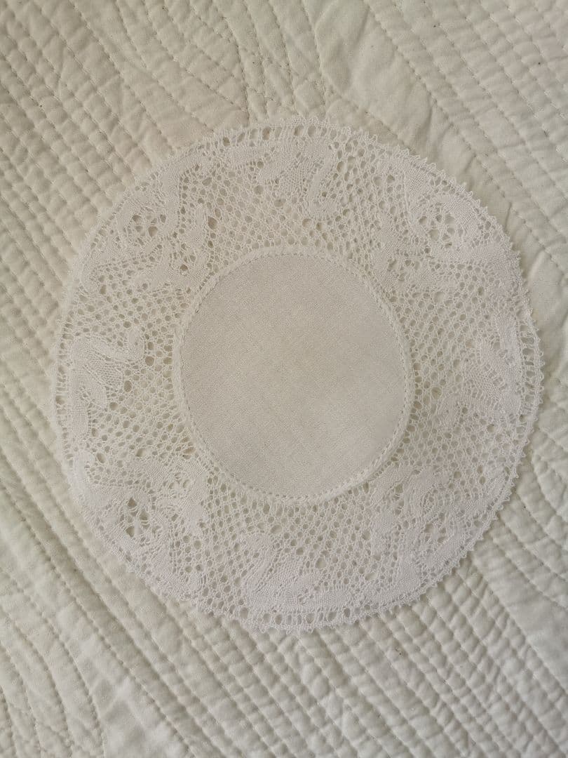 アンティーク ベルギー 透かしボビン編みレースドイリー 4羽の白鳥 フランダース