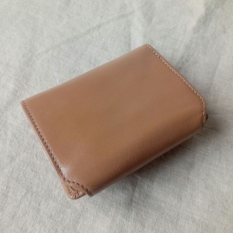 ヒロフ　二つ折りサイフ　ベージュ