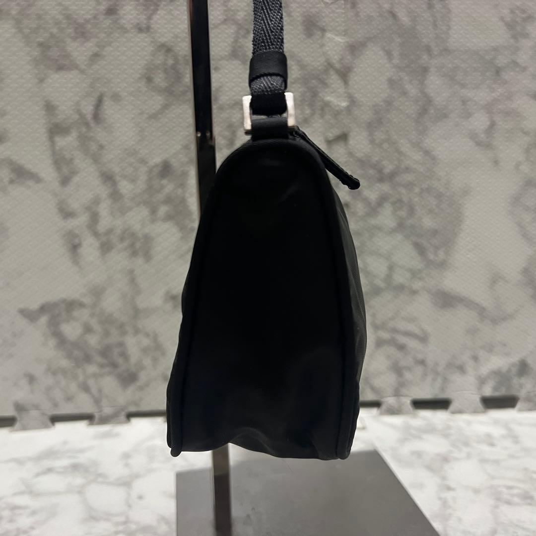 美品✨プラダ アクセサリーポーチ ハンドバッグ ナイロン 三角ロゴ ブラック