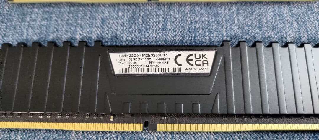 メモリー CORSAIR VENGEANCE LPX DDR4 32GB 3200MHz