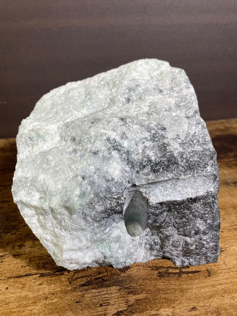 約2300g 糸魚川 翡翠 良質 緑黒