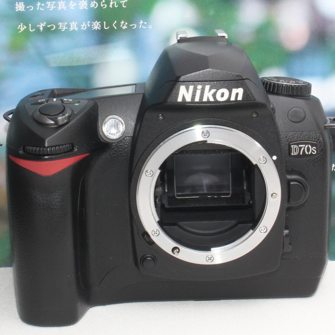 ❤️近遠対応の万能レンズ&新品カメラバッグ付き❤️ニコン D70s❤️