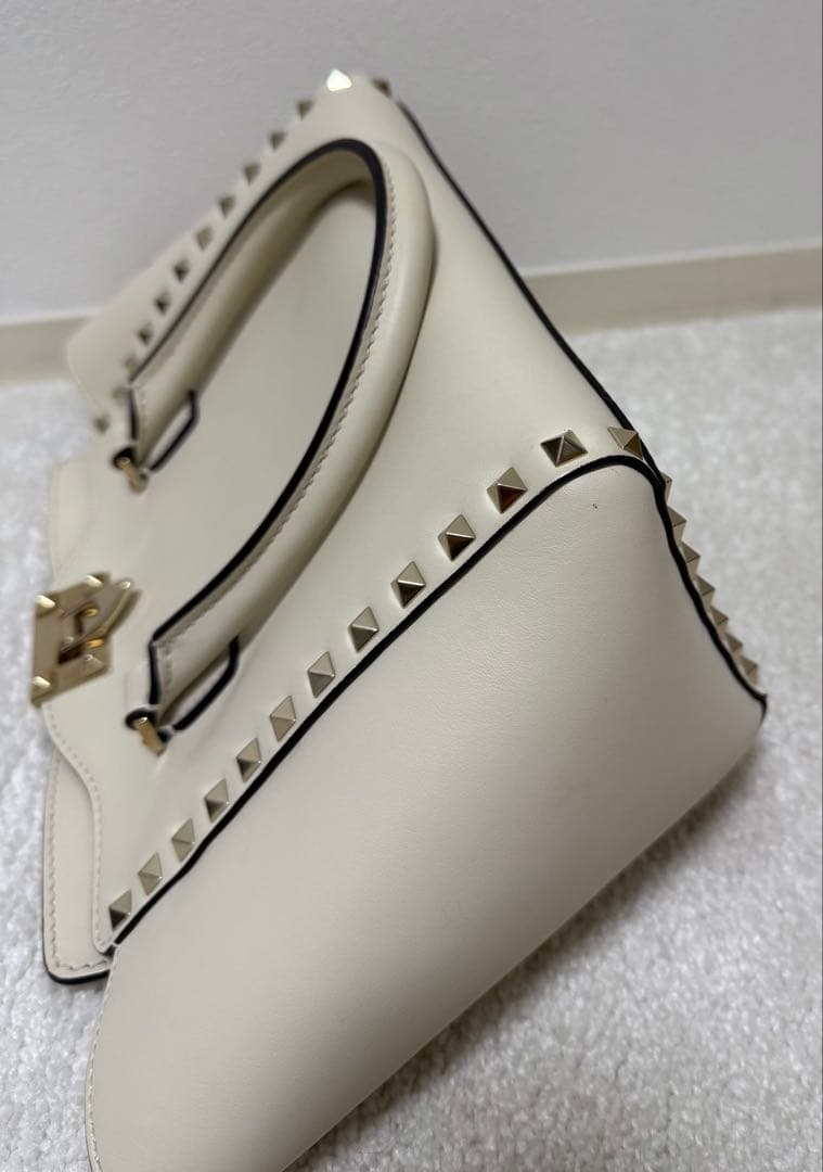 V*様 ヴァレンティノ　ロックスタッズ　バッグ　ハンドバッグ