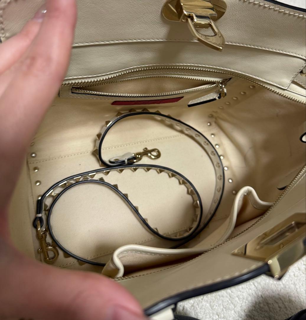 V*様 ヴァレンティノ　ロックスタッズ　バッグ　ハンドバッグ