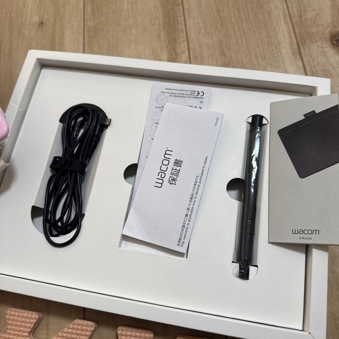 Wacom Intuos ピンク タブレット USBケーブル付き