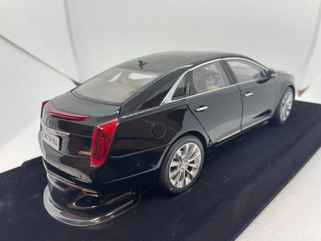 102-016 1/18 キャデラック Cadillac XTS ブラック