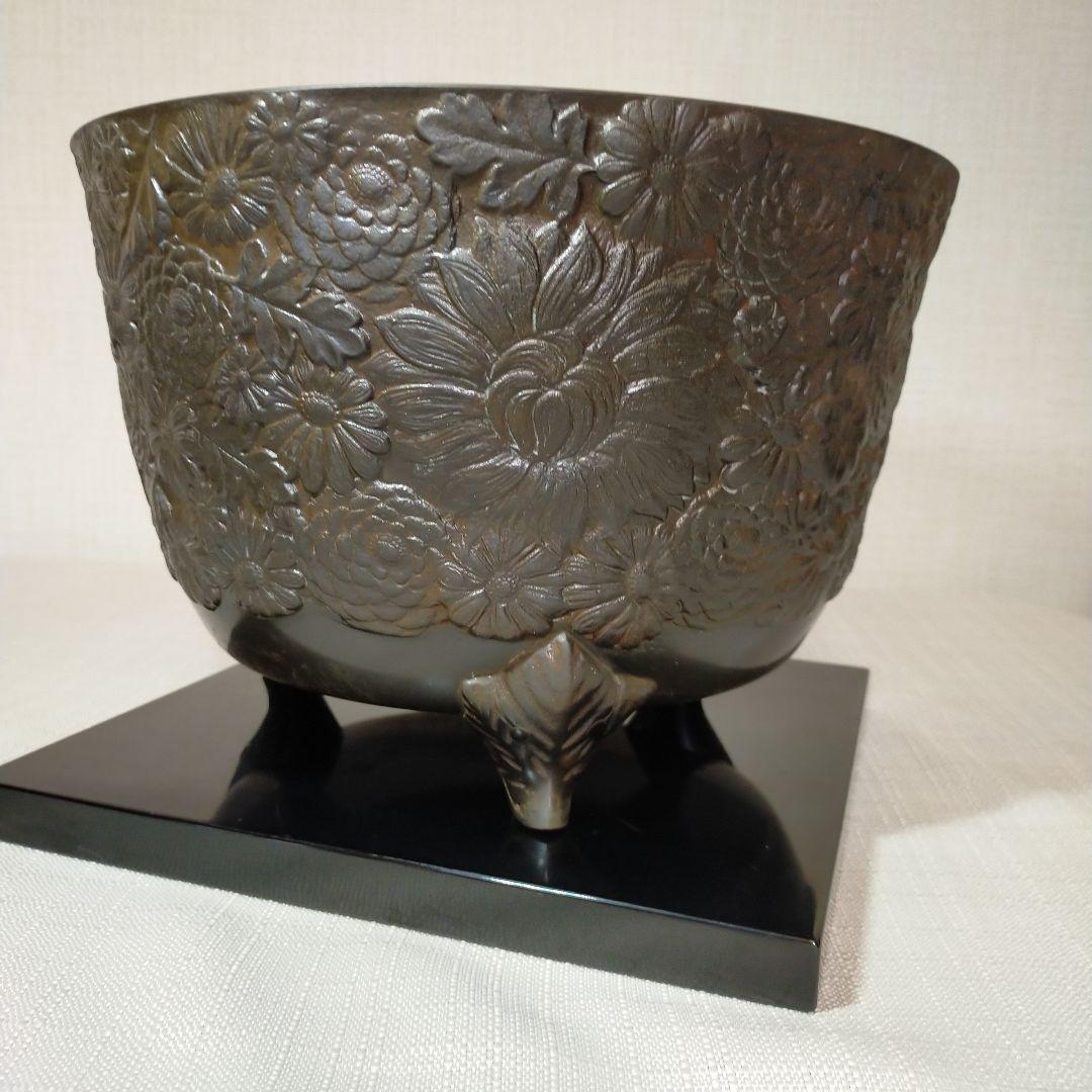 砂張銅　 総菊紋　花柄彫刻 　瓶掛 　茶道具　3本脚付き　福島房秀作　　美品