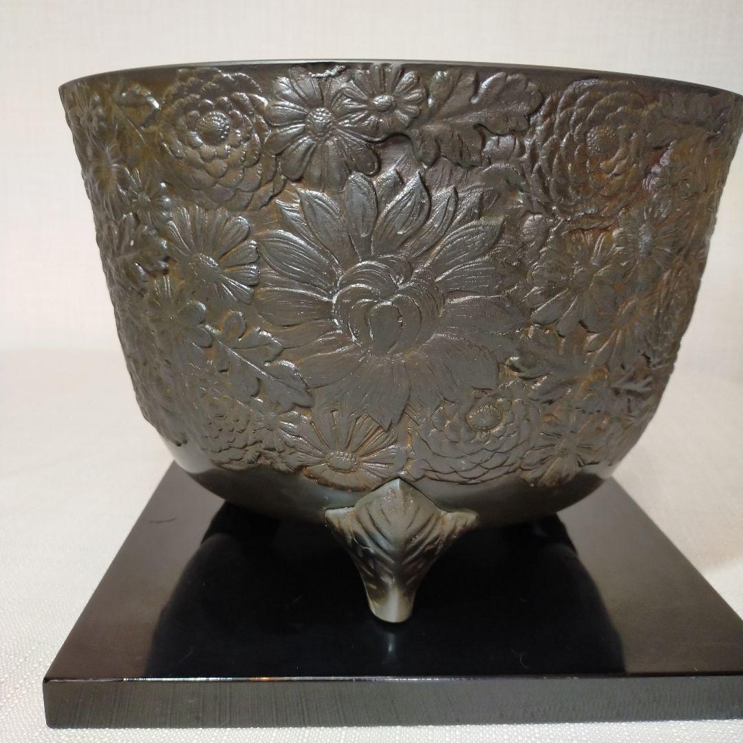 砂張銅　 総菊紋　花柄彫刻 　瓶掛 　茶道具　3本脚付き　福島房秀作　　美品
