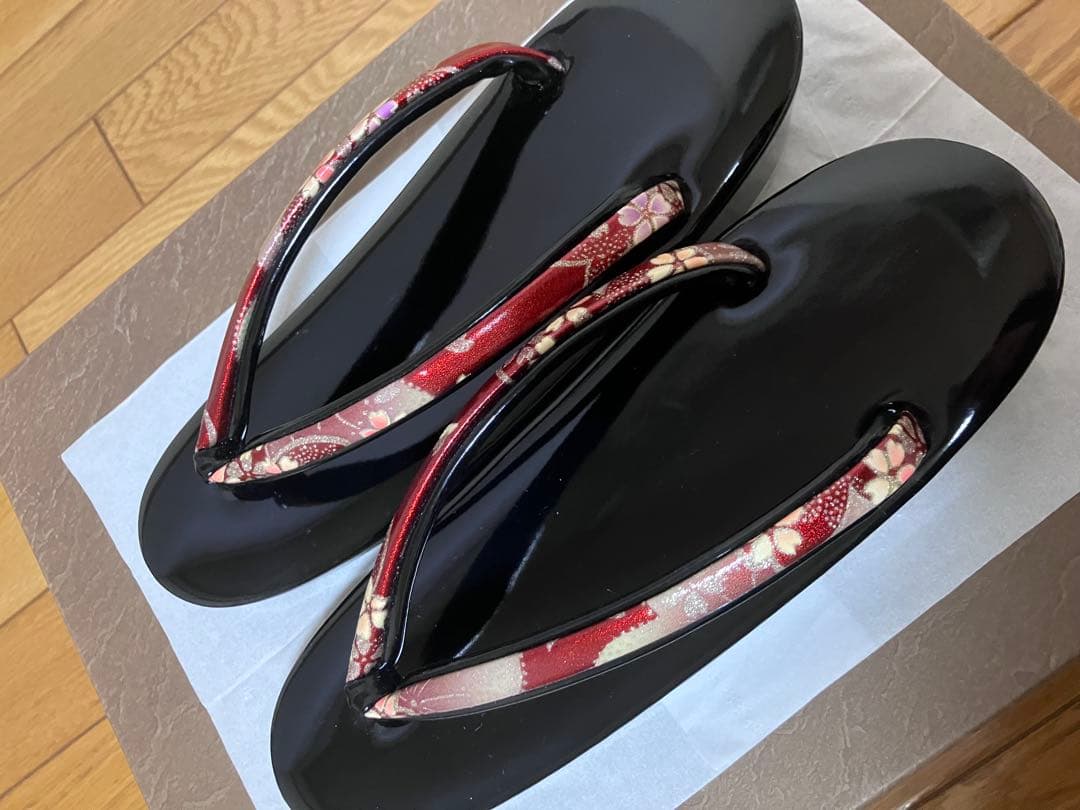 《振袖用》 草履バック 赤黒 桜柄