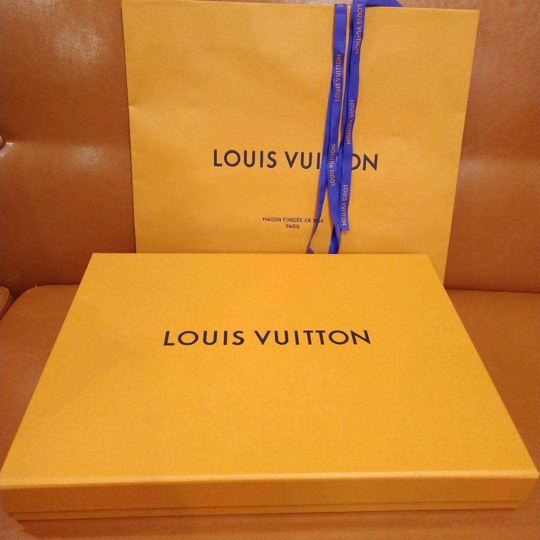 マイル　ルイヴィトン マフラー・LV エセンシャル