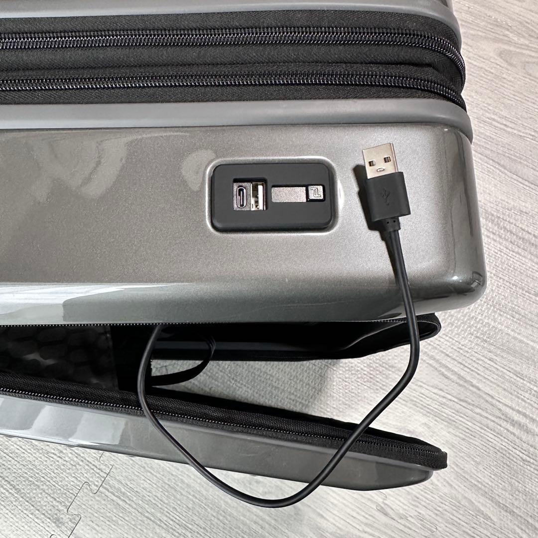 ポルシェ キャリーケース 中型 フロントオープン 充電ポート 拡張可能