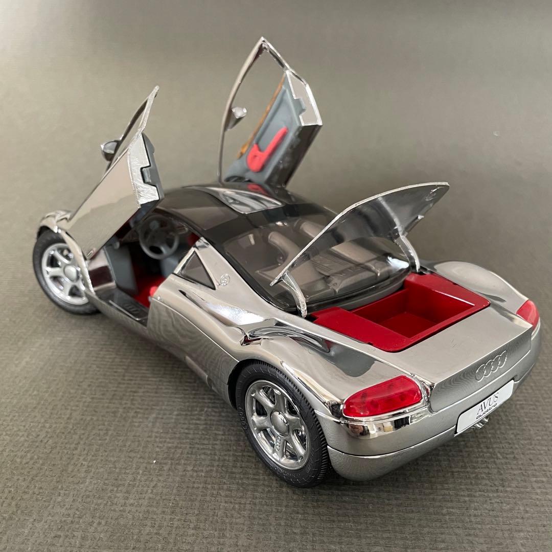 Revell社AUDI AVUS Quattroダイキャストメッキ1/18レア