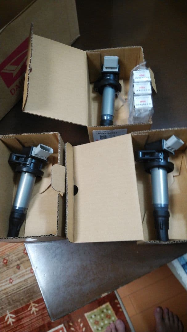 ダイハツ純正、イグニッションコイル　プラグセット