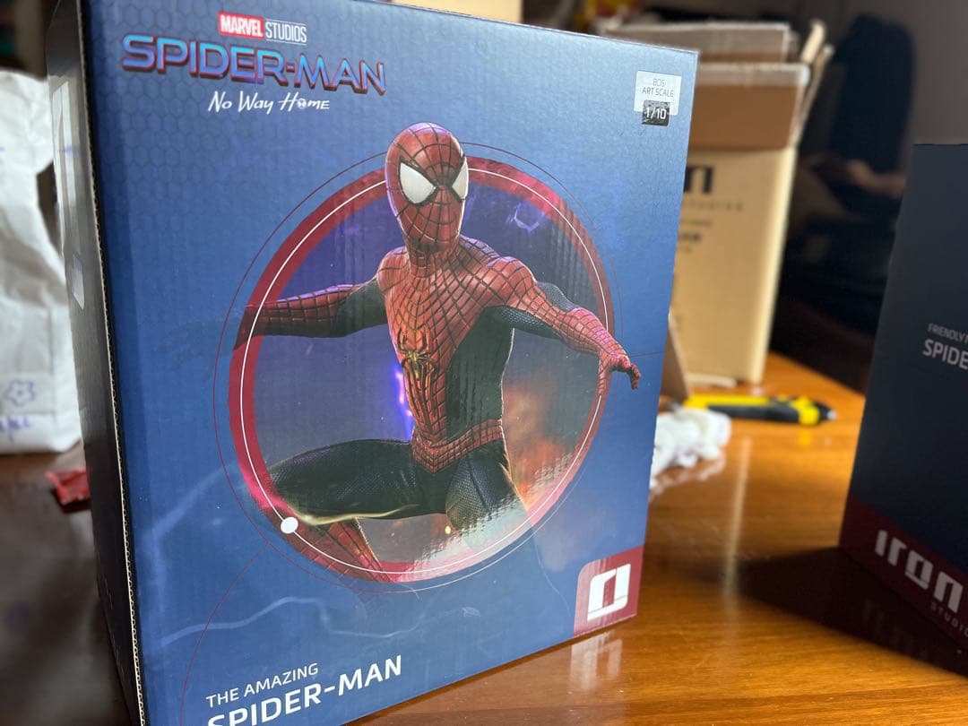 スパイダーマン 10/1スケールフィギュア