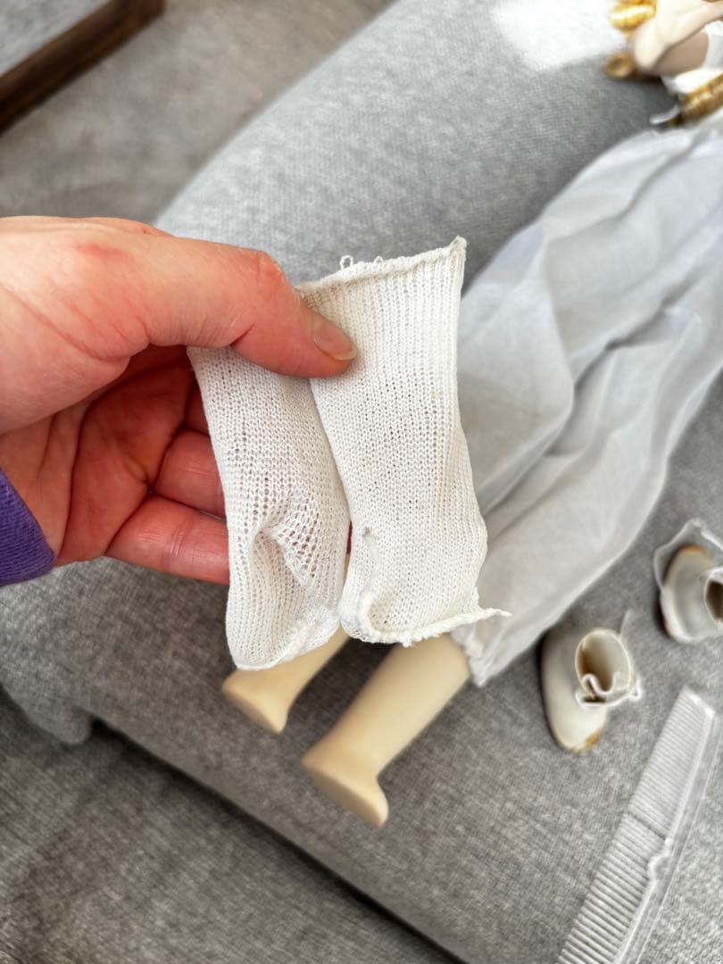 フリル装飾のドール