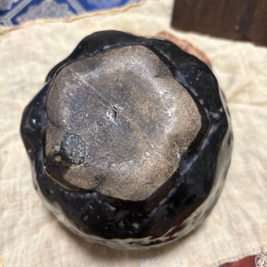 黒色陶器茶碗 木製箱付き