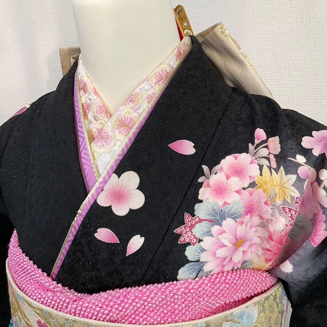 振袖　黒系　銀通し　刺繍　桜　菊　花玉　組みひも　正絹