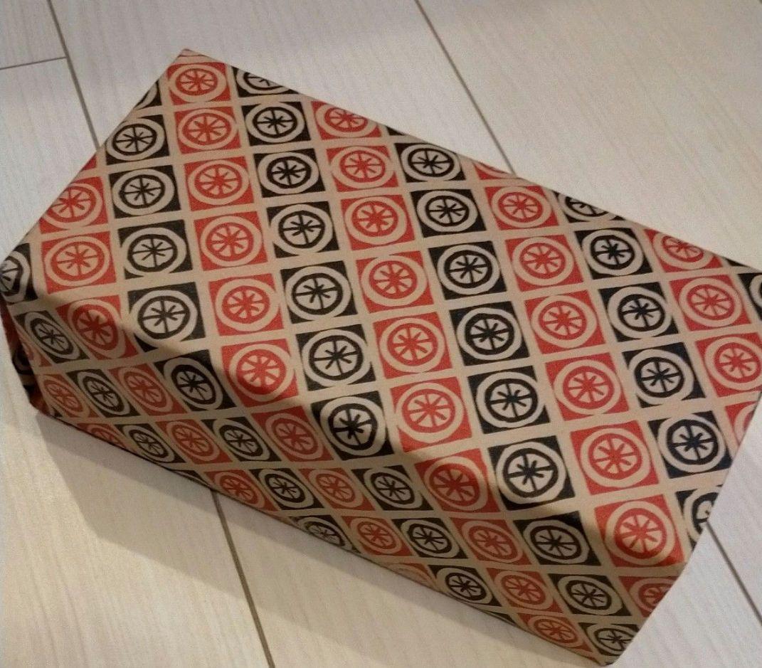 桐箱入り 蒔絵が施された漆器